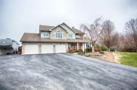 438 Eagle View Dr, Bath, PA 18014 photo 44