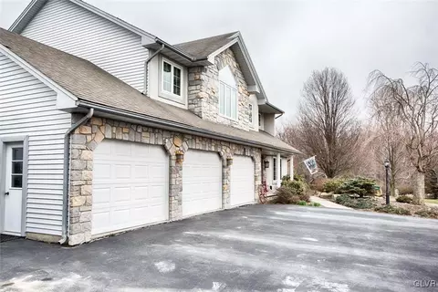 438 Eagle View Dr, Bath, PA 18014 photo 43