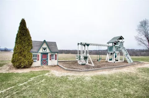 438 Eagle View Dr, Bath, PA 18014 photo 32