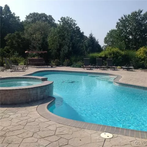 438 Eagle View Dr, Bath, PA 18014 photo 39