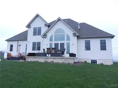2897 Valley View Dr, Bath, PA 18014 photo 4