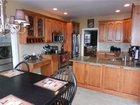 2897 Valley View Dr, Bath, PA 18014 photo 8