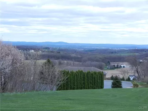 2897 Valley View Dr, Bath, PA 18014 photo 3