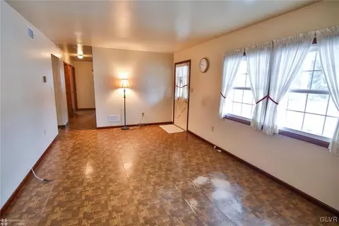 653 Dell Rd, Bath, PA 18014 photo 14