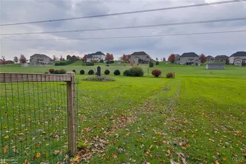 653 Dell Rd, Bath, PA 18014 photo 8