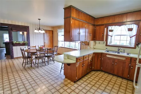 653 Dell Rd, Bath, PA 18014 photo 9