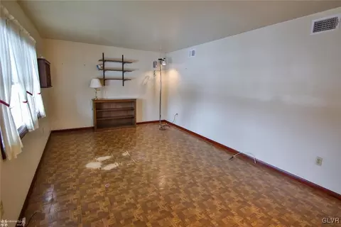653 Dell Rd, Bath, PA 18014 photo 13