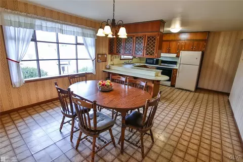 653 Dell Rd, Bath, PA 18014 photo 10
