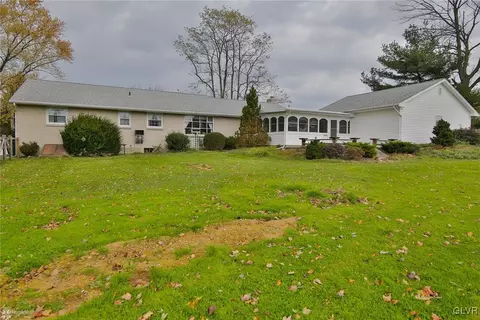 653 Dell Rd, Bath, PA 18014 photo 5