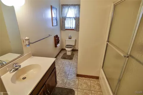 653 Dell Rd, Bath, PA 18014 photo 23