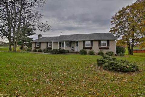 653 Dell Rd, Bath, PA 18014 photo 3