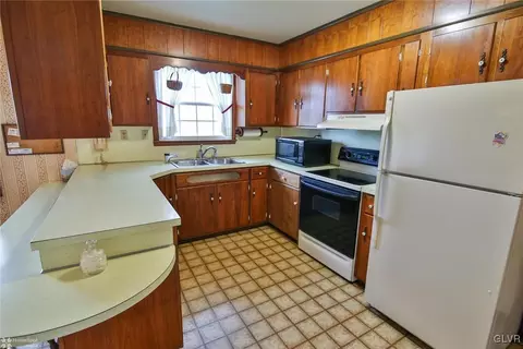 653 Dell Rd, Bath, PA 18014 photo 11