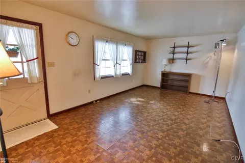 653 Dell Rd, Bath, PA 18014 photo 15