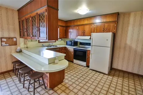 653 Dell Rd, Bath, PA 18014 photo 12