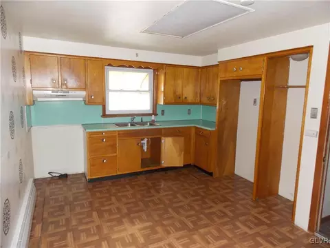 236 E 3rd St, Hazleton, PA 18201 photo 14
