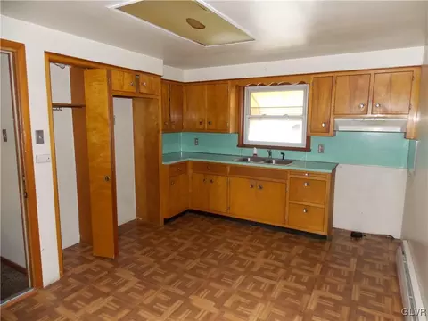236 E 3rd St, Hazleton, PA 18201 photo 13