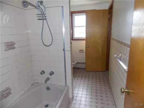 236 E 3rd St, Hazleton, PA 18201 photo 4