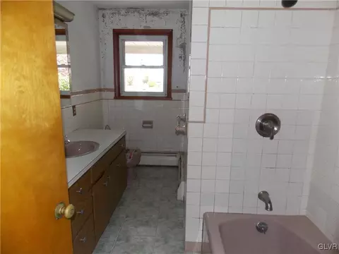236 E 3rd St, Hazleton, PA 18201 photo 6