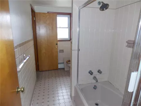236 E 3rd St, Hazleton, PA 18201 photo 5