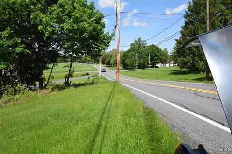 2804 Valley View Dr, Moore Twp, PA 18014 photo 3