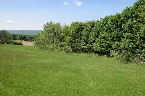 2804 Valley View Dr, Moore Twp, PA 18014 photo 2