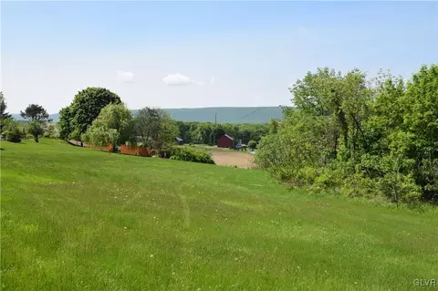 2804 Valley View Dr, Moore Twp, PA 18014 photo 1