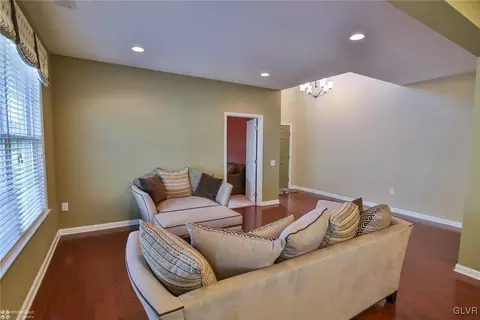 1011 Declaration Dr, Bethlehem, PA 18017 photo 4
