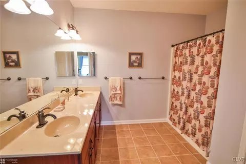1011 Declaration Dr, Bethlehem, PA 18017 photo 22