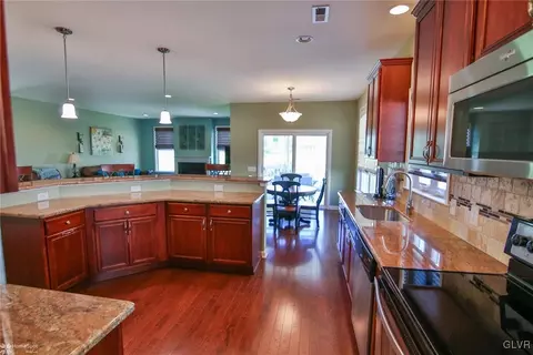 1011 Declaration Dr, Bethlehem, PA 18017 photo 10