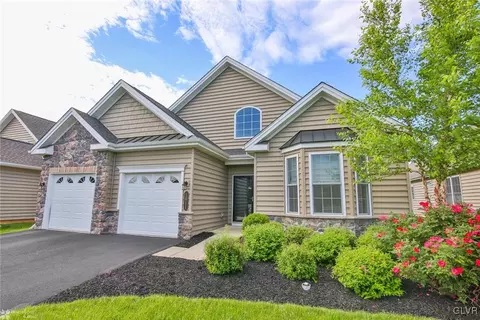 1011 Declaration Dr, Bethlehem, PA 18017 photo 2