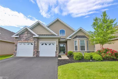 1011 Declaration Dr, Bethlehem, PA 18017 photo 1