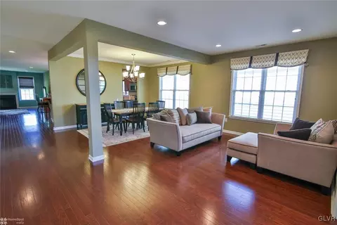 1011 Declaration Dr, Bethlehem, PA 18017 photo 5