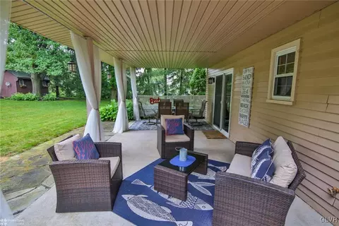365 Devonshire Dr, Bethlehem, PA 18017 photo 3