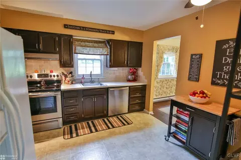 365 Devonshire Dr, Bethlehem, PA 18017 photo 8