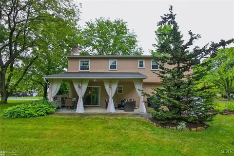 365 Devonshire Dr, Bethlehem, PA 18017 photo 2