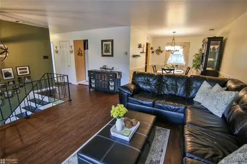 365 Devonshire Dr, Bethlehem, PA 18017 photo 5