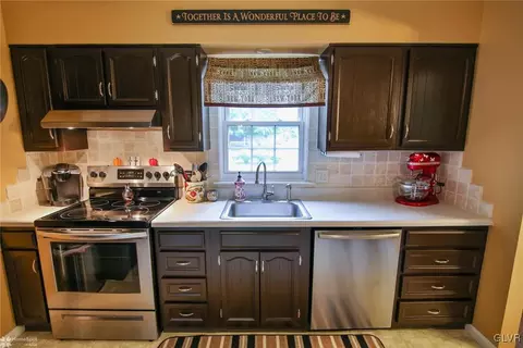 365 Devonshire Dr, Bethlehem, PA 18017 photo 9