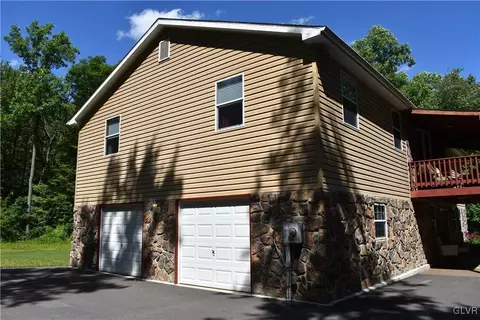 129 E Mountain Rd, Wind Gap, PA 18091 photo 3