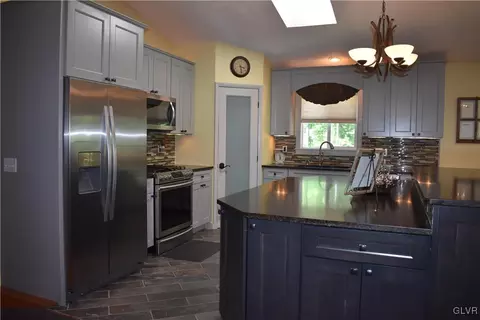 129 E Mountain Rd, Wind Gap, PA 18091 photo 14