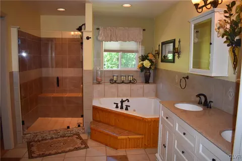 129 E Mountain Rd, Wind Gap, PA 18091 photo 25
