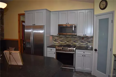 129 E Mountain Rd, Wind Gap, PA 18091 photo 15