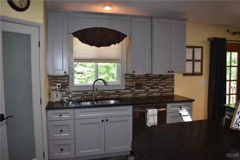 129 E Mountain Rd, Wind Gap, PA 18091 photo 17