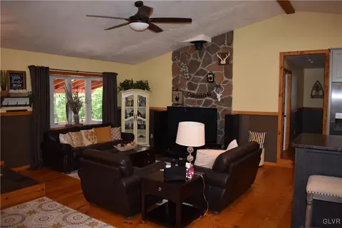 129 E Mountain Rd, Wind Gap, PA 18091 photo 11