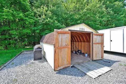 2305 E Scenic Dr, Bath, PA 18014 photo 29