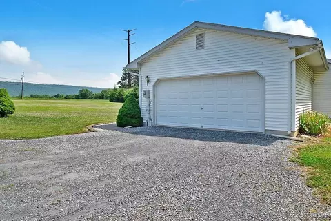2305 E Scenic Dr, Bath, PA 18014 photo 30