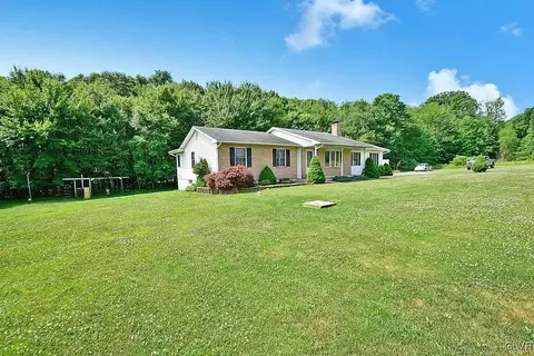 2305 E Scenic Dr, Bath, PA 18014 photo 33