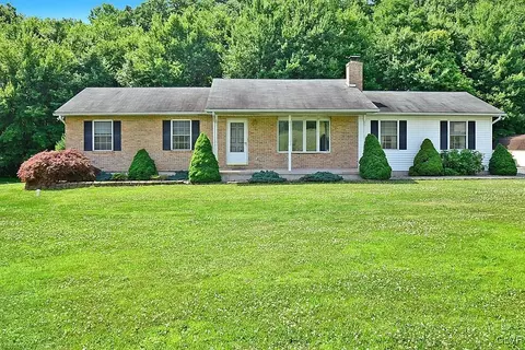 2305 E Scenic Dr, Bath, PA 18014 photo 1