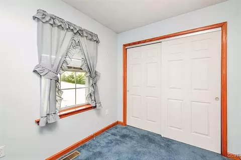 2305 E Scenic Dr, Bath, PA 18014 photo 18
