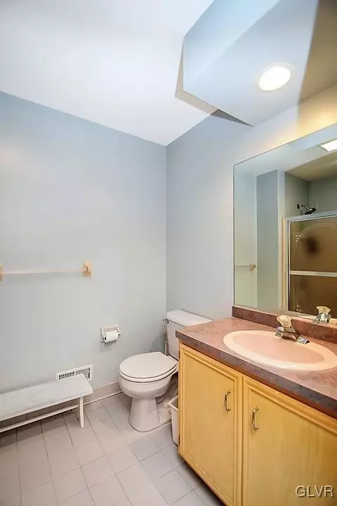 2305 E Scenic Dr, Bath, PA 18014 photo 19