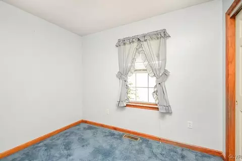 2305 E Scenic Dr, Bath, PA 18014 photo 17